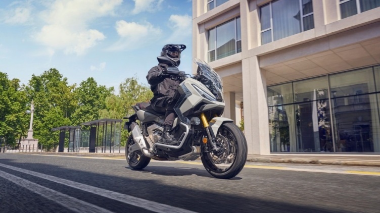 Honda X-ADV pro rok 2025 přijíždí s řadou inovací